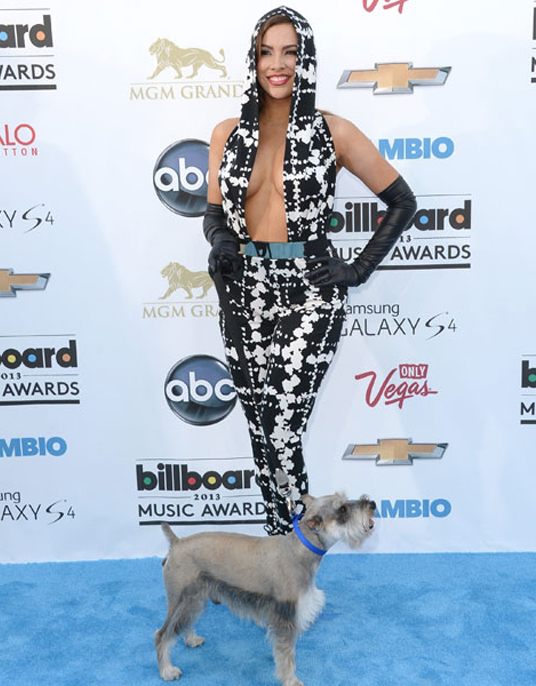 Nayer: I'm not entirely sure who you are, but PLEASE scrap this outfit. The dog can stay though.